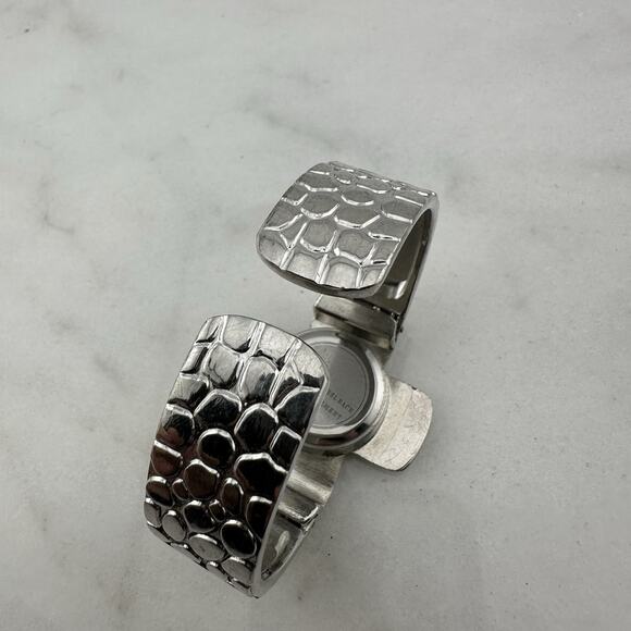 Women’s Silver Pebbled Cross Cuff Watch Mother of Pearl Dial - Has New Battery - Picture 12 of 14